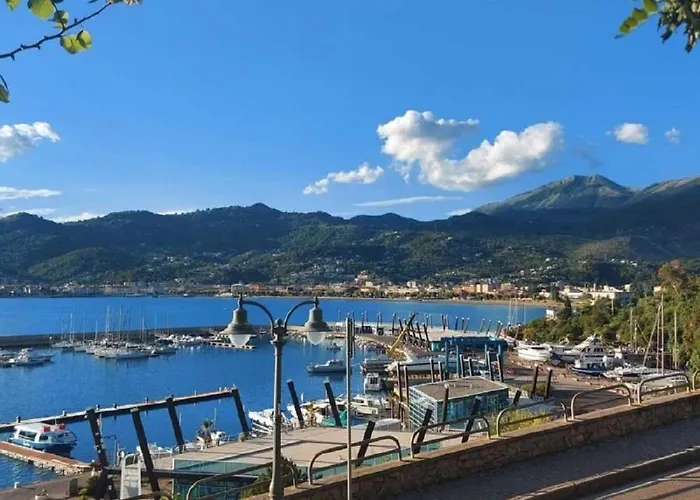 Lanterna Hotell Torre Orsaia